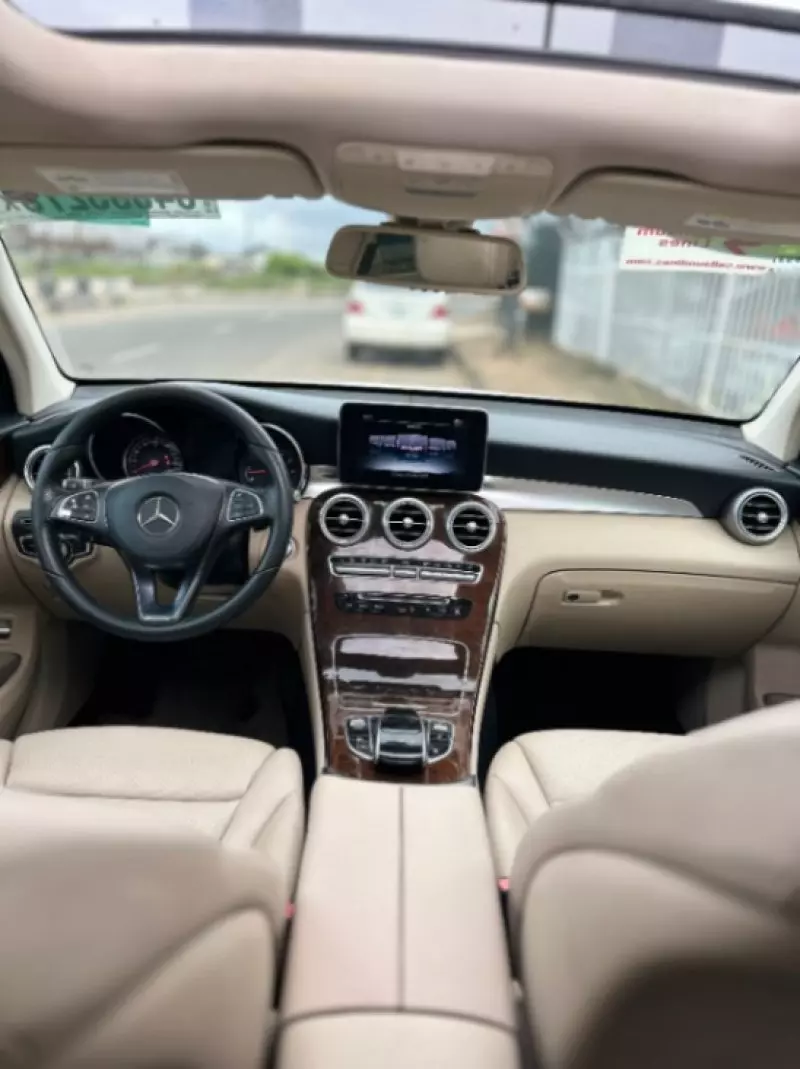 Mercedes-Benz GLC 300   - 2017