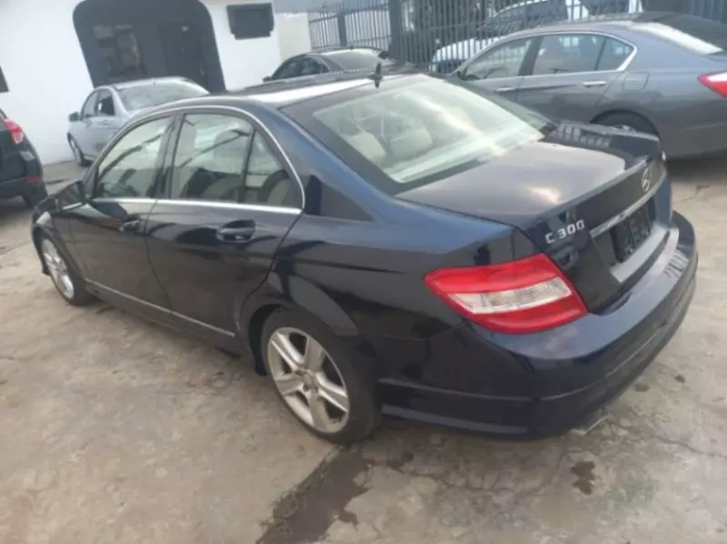 Mercedes-Benz C 300   - 2011