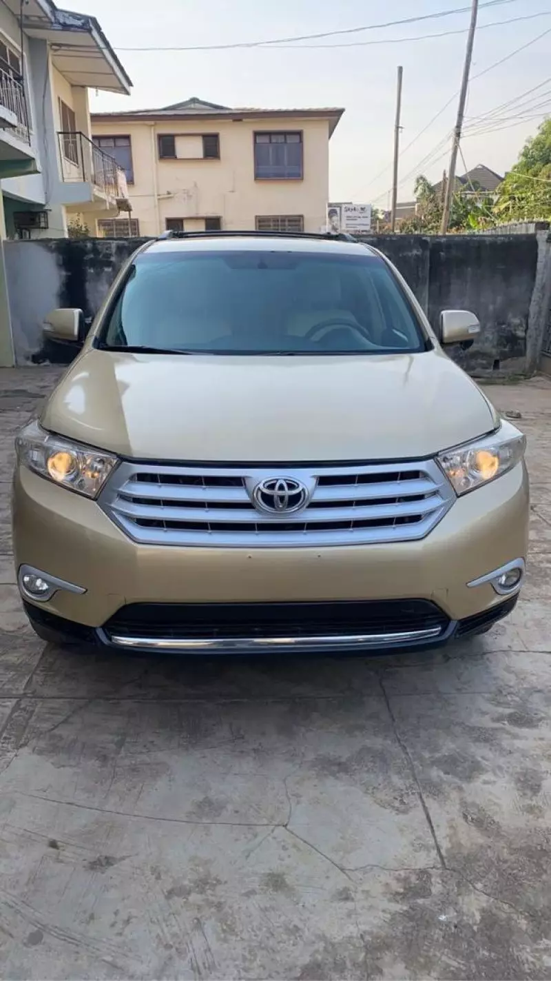 Toyota Highlander   - 2010