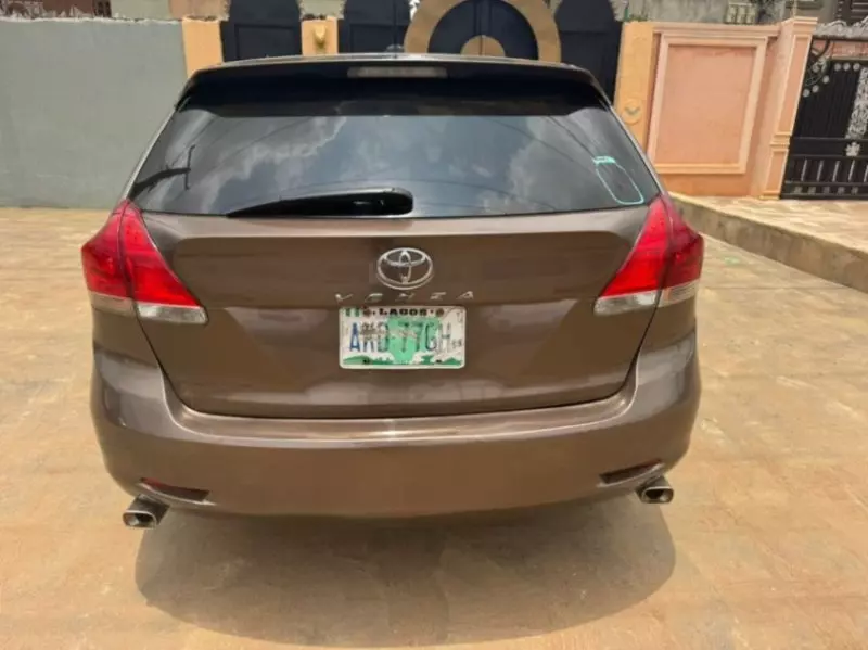 Toyota Venza   - 2011