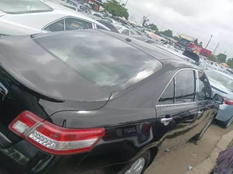 Toyota Camry   - 2011