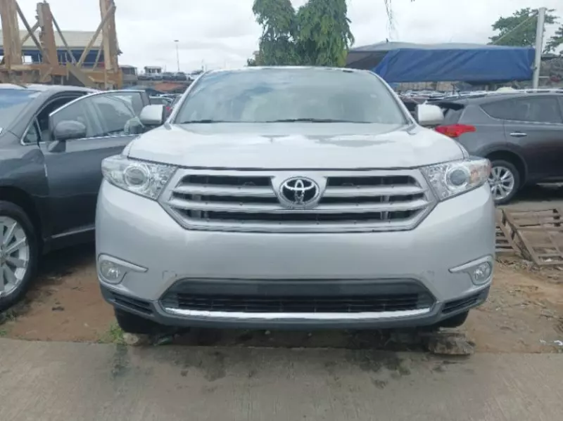Toyota Highlander   - 2013