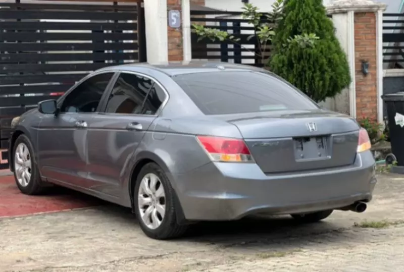Honda Accord   - 2010