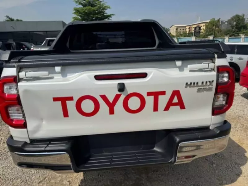 Toyota Hilux   - 2023
