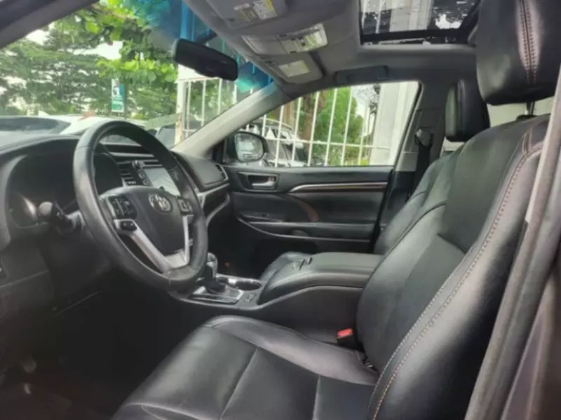 Toyota Highlander   - 2016