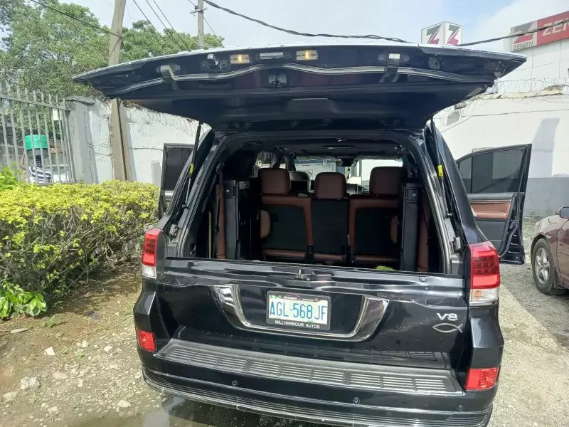 Toyota  Land Cruiser VXR V8   - 2016