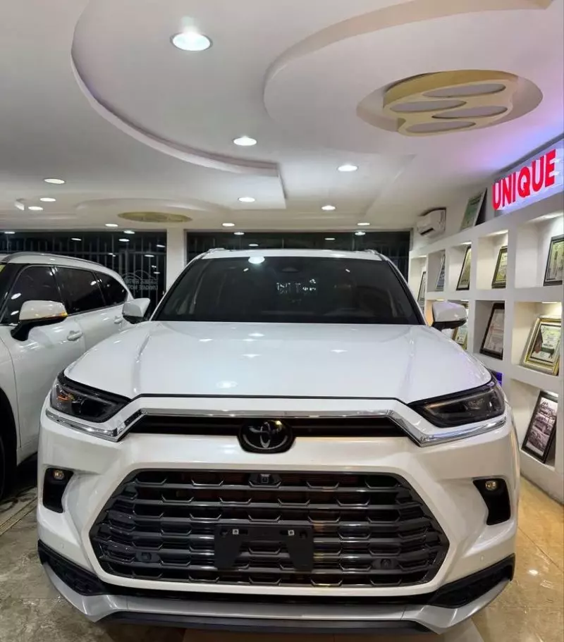 Toyota Grand Highlander   - 2024