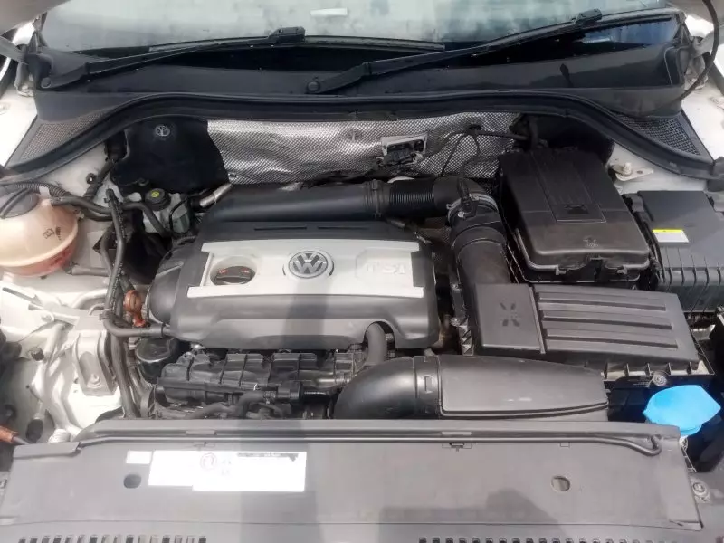 Volkswagen Tiguan   - 2012