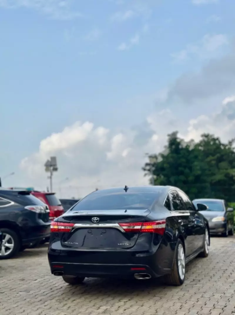 Toyota Avalon   - 2015