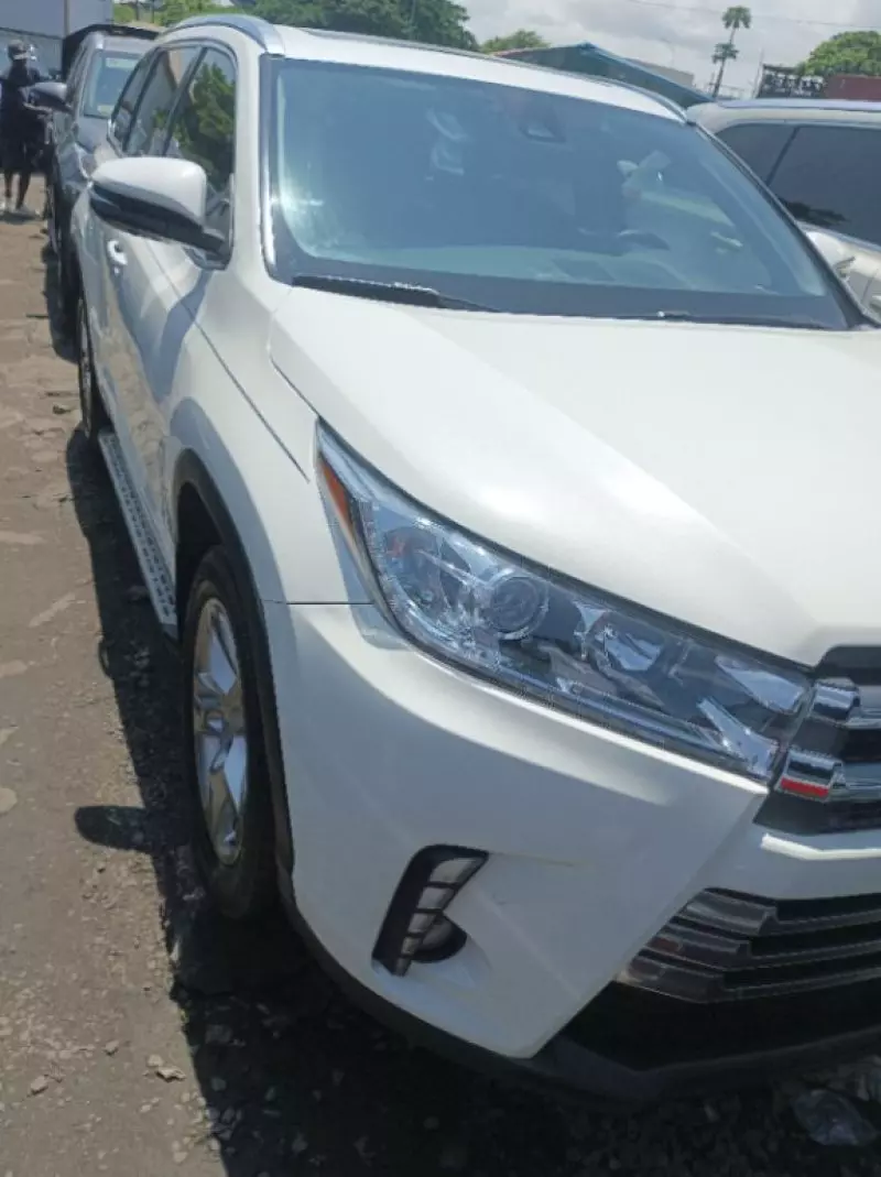 Toyota Highlander   - 2018