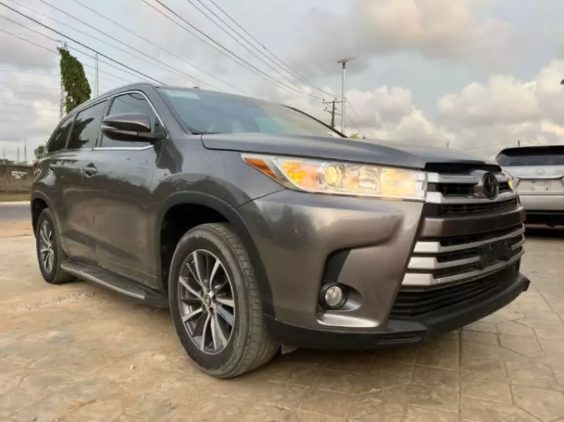 Toyota Highlander   - 2017