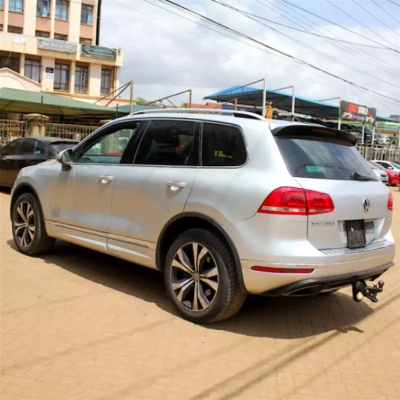 Volkswagen Touareg   - 2015