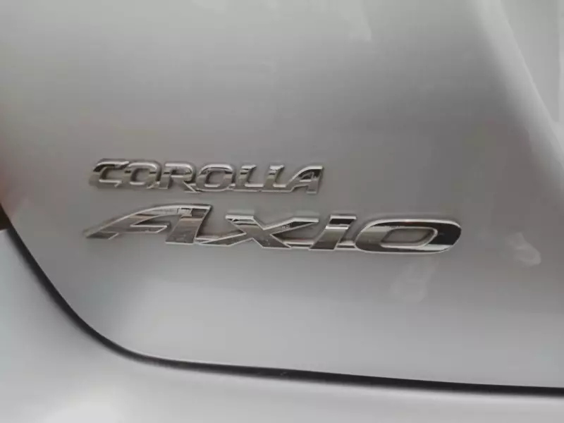 Toyota Axio hybrid    - 2017