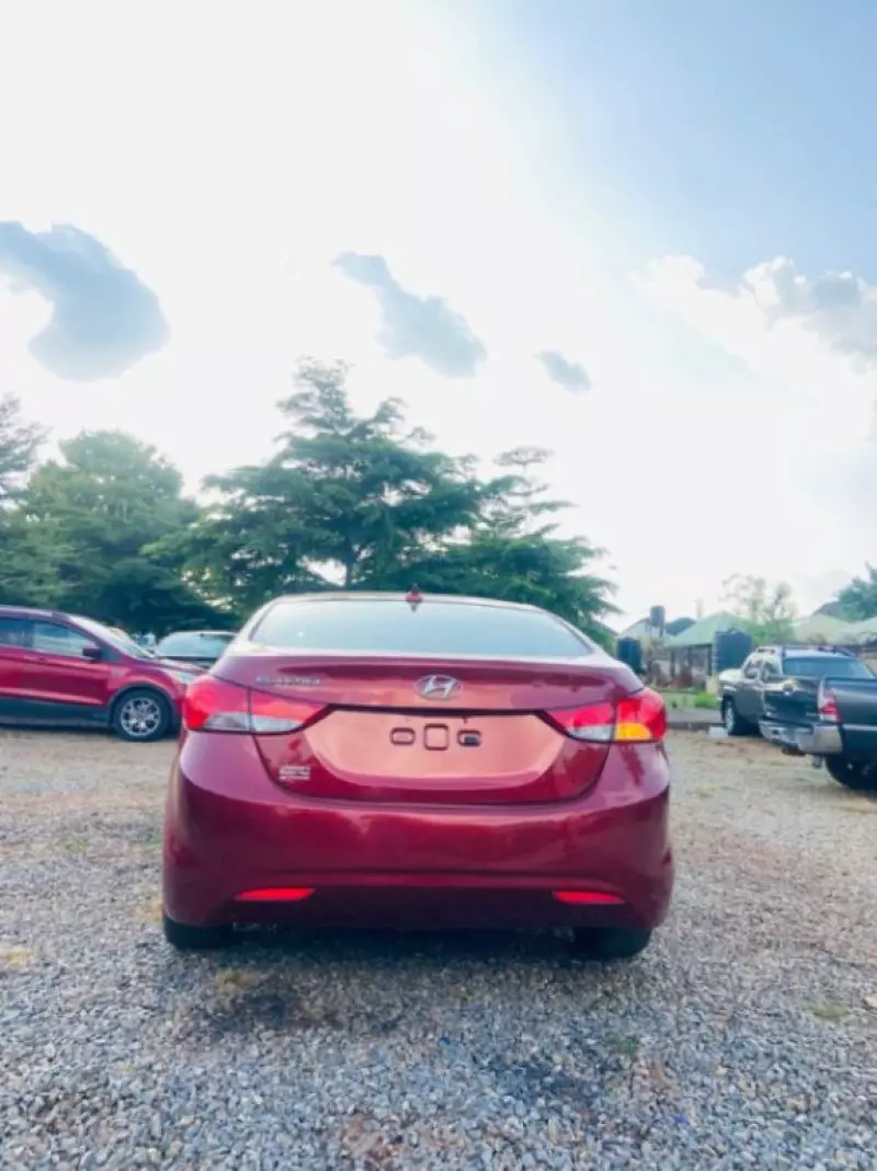Hyundai ELANTRA CN7   - 2013