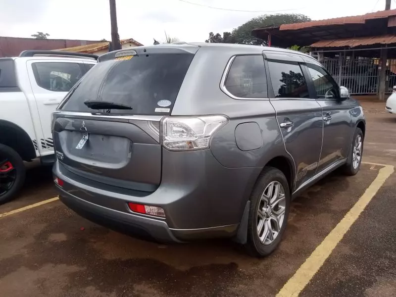 Mitsubishi OUTLANDER   - 2013