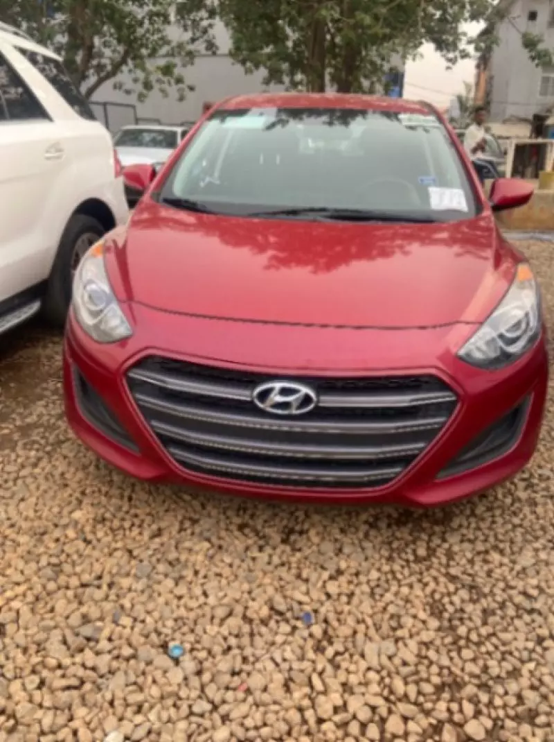 Hyundai Elantra GT   - 2017