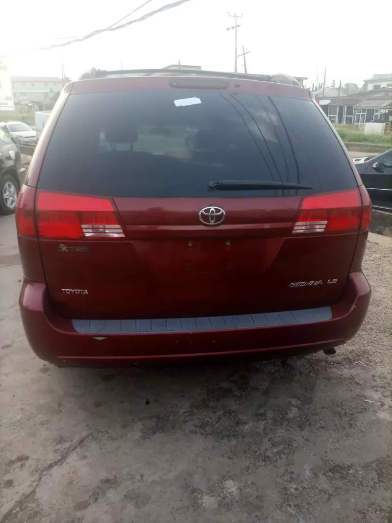 Toyota Sienna   - 2004
