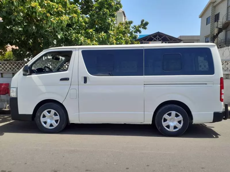 Toyota Hiace   - 2015