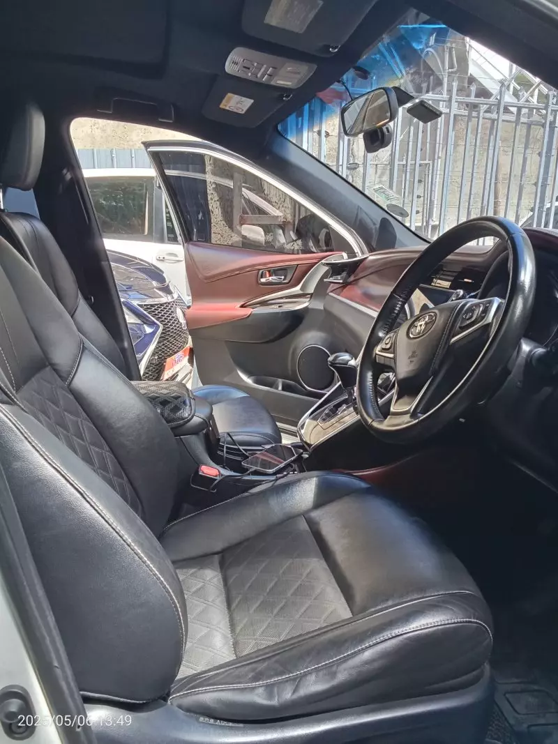 Toyota Harrier   - 2014