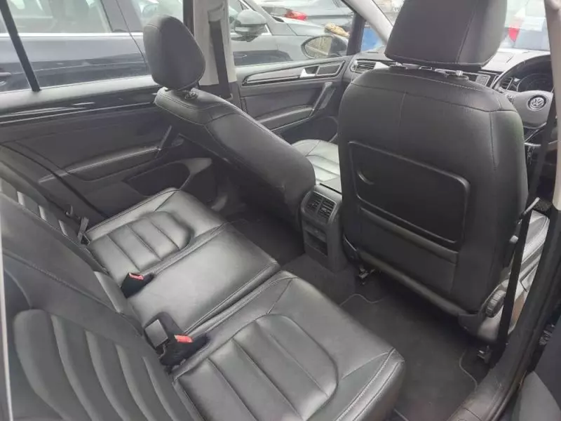 Volkswagen Golf   - 2016