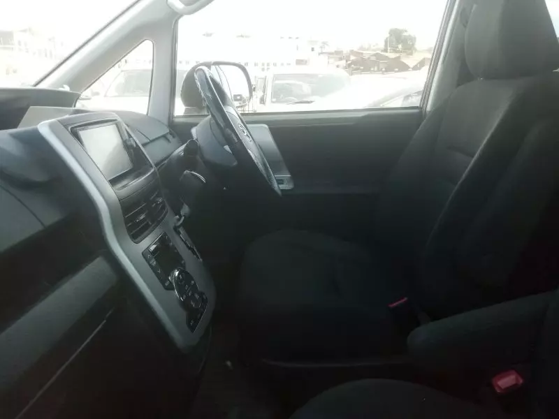 Toyota Noah   - 2012