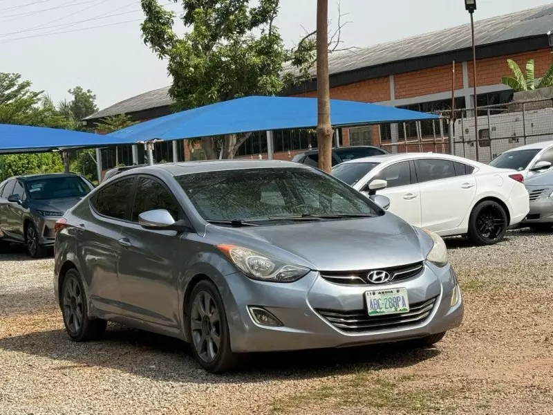 Hyundai Elantra   - 2009