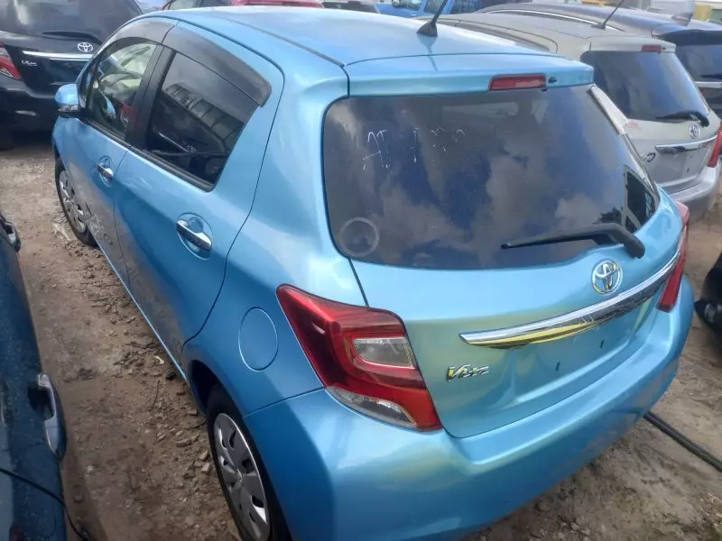 Toyota Vitz   - 2015