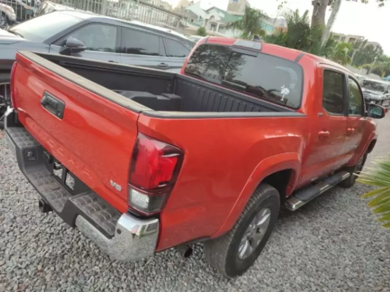 Toyota Tacoma   - 2018