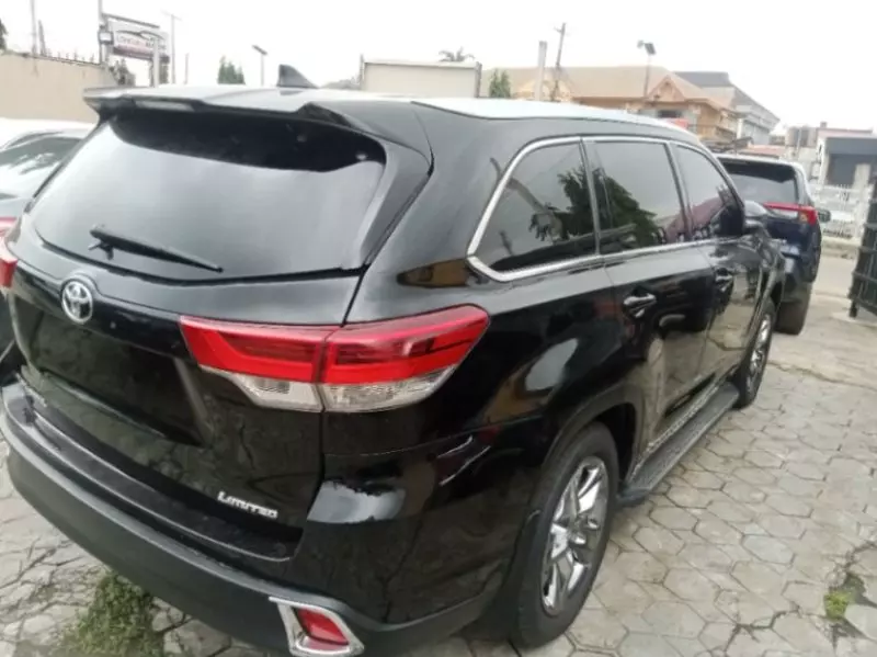 Toyota Highlander   - 2019