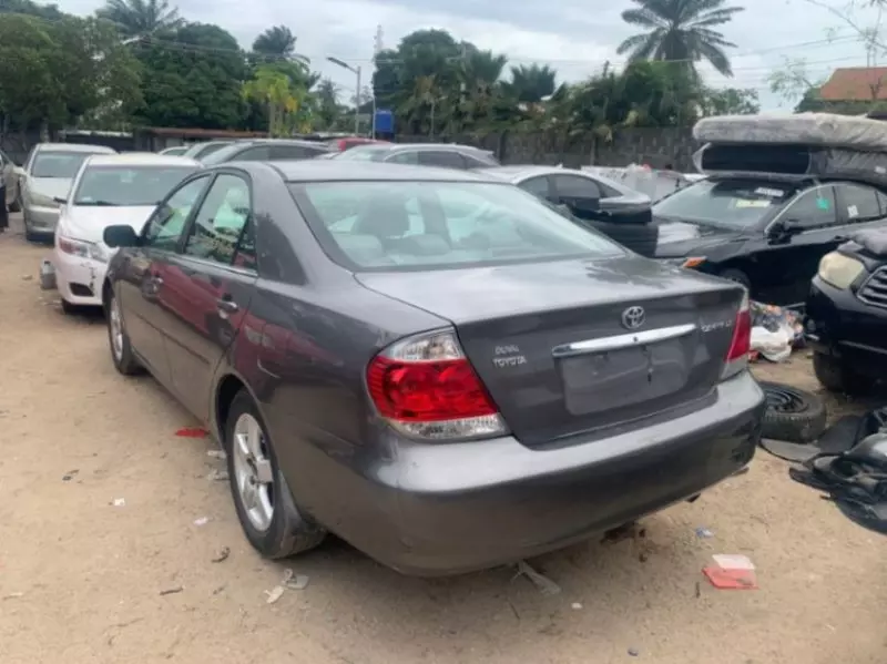 Toyota Camry   - 2006