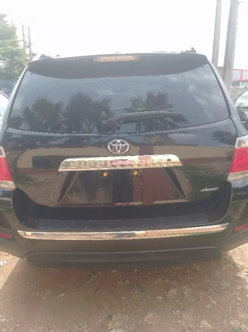 Toyota Highlander   - 2011