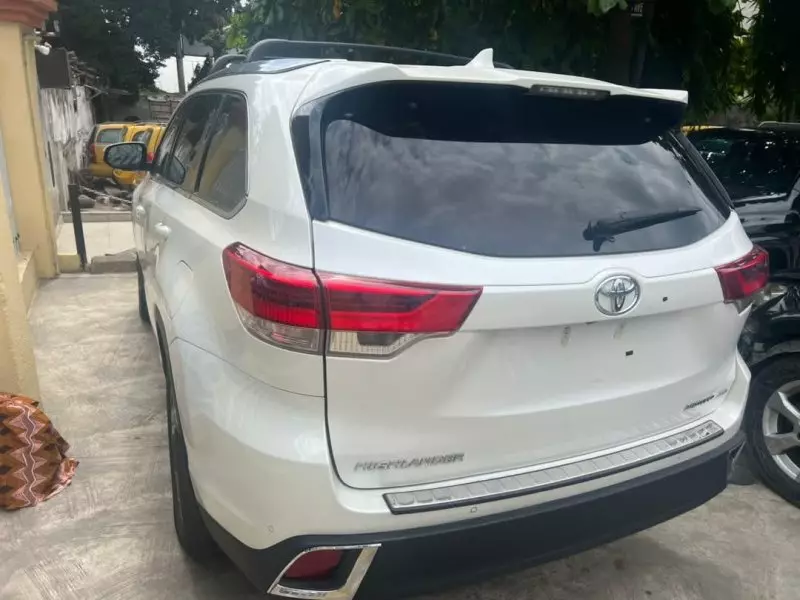 Toyota Highlander   - 2017