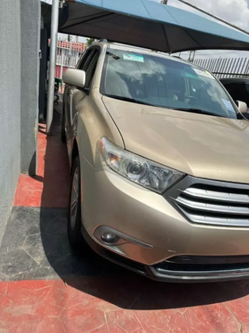 Toyota Highlander   - 2013