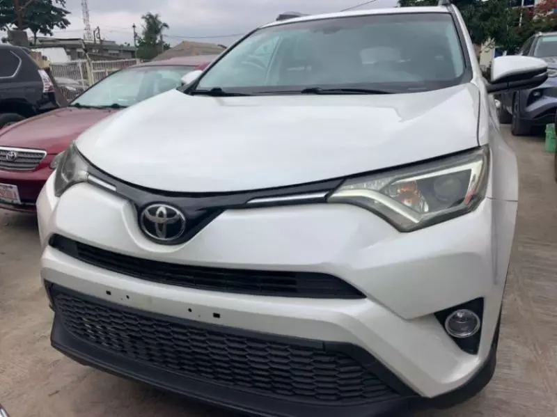 Toyota RAV 4   - 2015