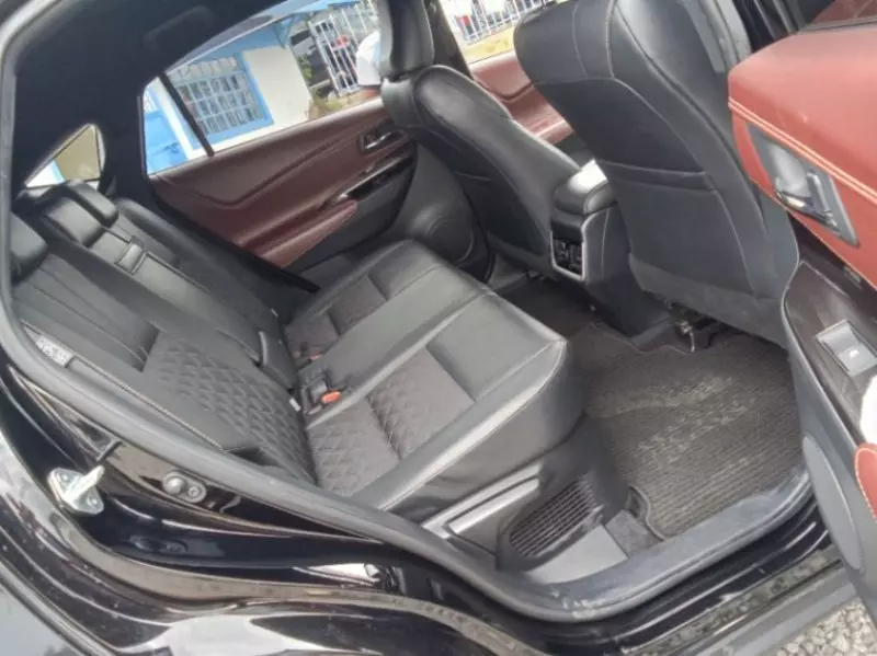 Toyota Harrier   - 2018