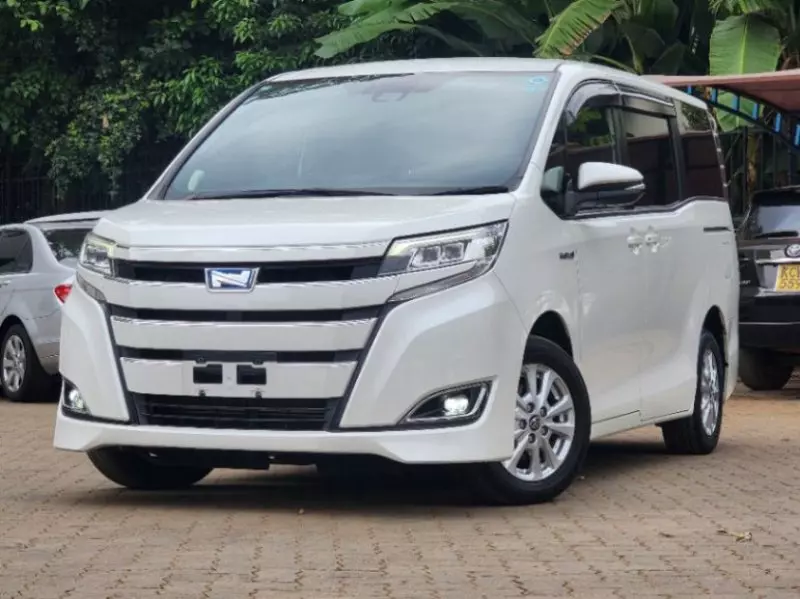 Toyota Noah   - 2018