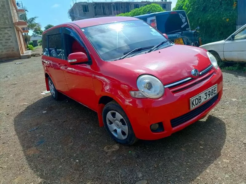 Toyota Sienta   - 2013
