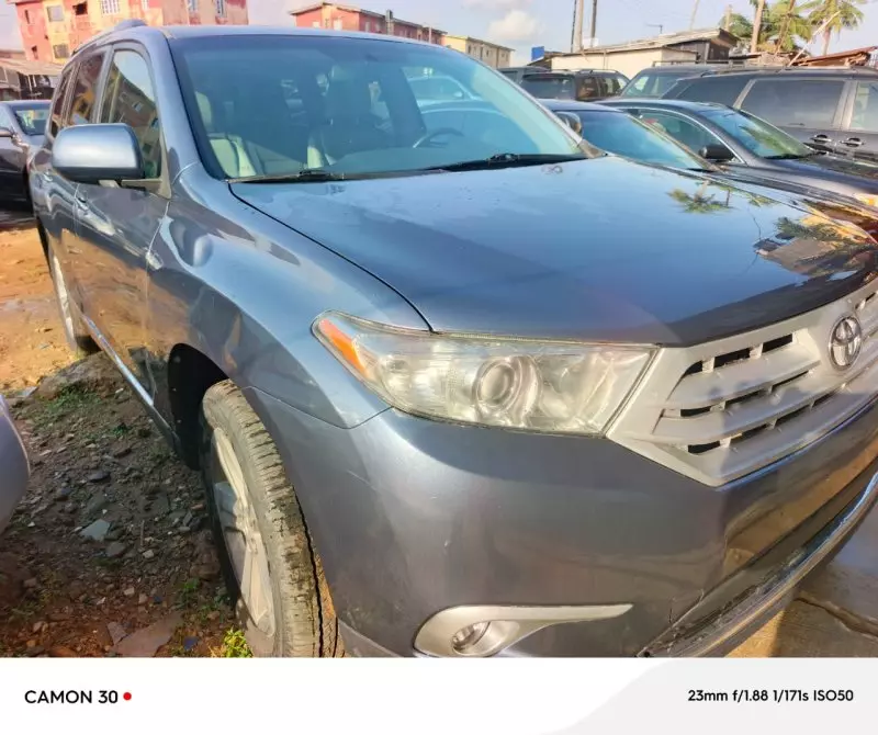 Toyota Highlander   - 2012