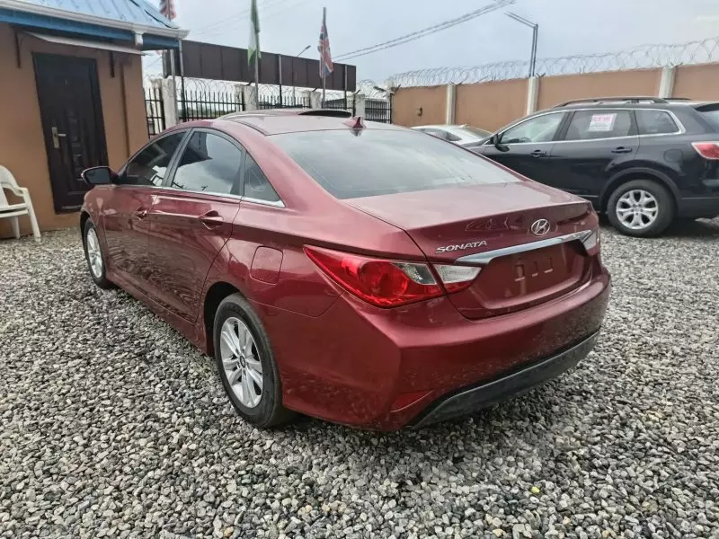 Hyundai Sonata   - 2014
