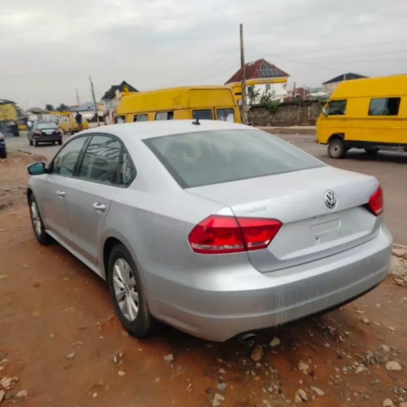 Volkswagen Passat   - 2013