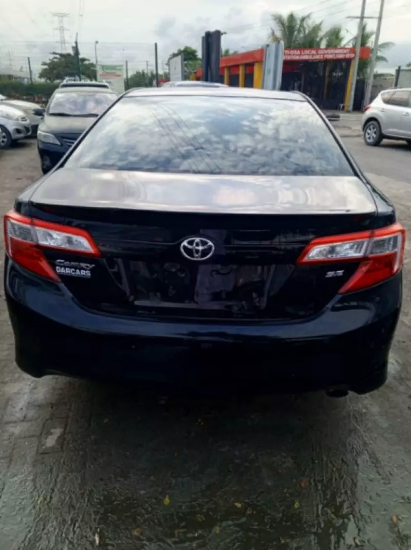 Toyota Camry   - 2012
