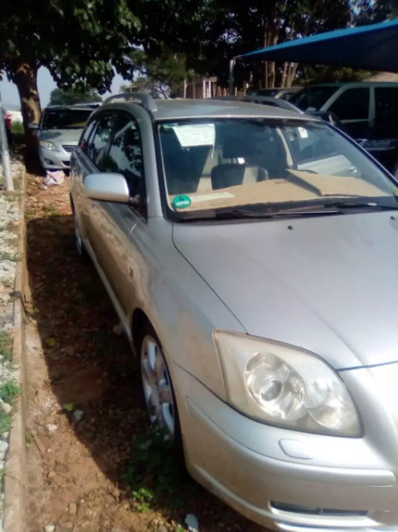 Toyota Avensis   - 2005