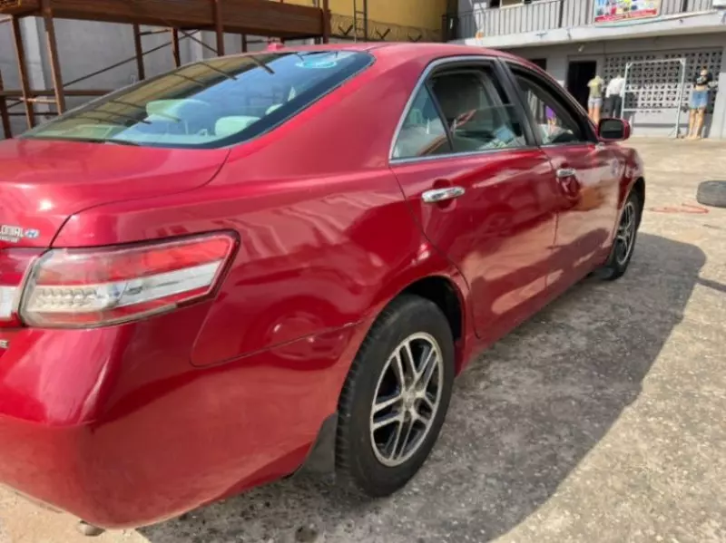 Toyota Camry   - 2011