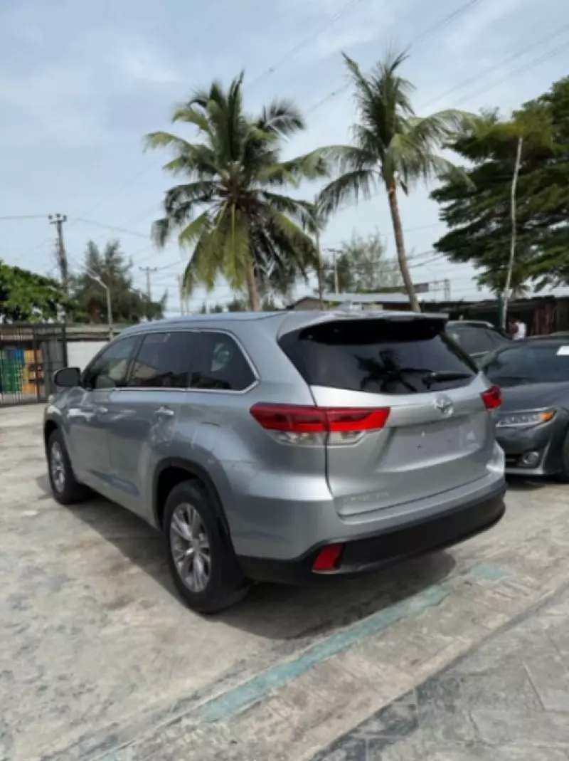 Toyota Highlander   - 2015