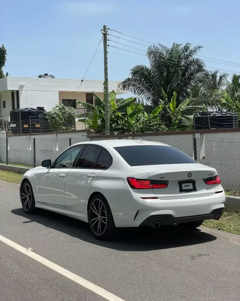 BMW 330i   - 2020