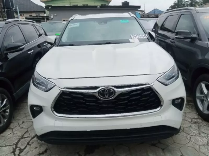 Toyota Highlander   - 2021
