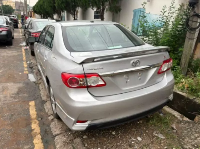 Toyota Corolla   - 2011