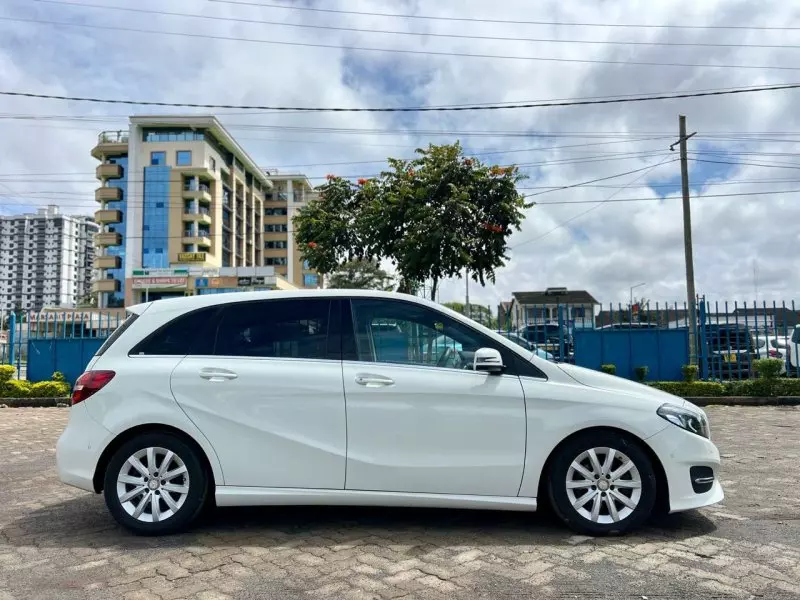 Mercedes-Benz B 180   - 2017