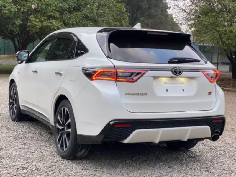 Toyota Harrier   - 2018