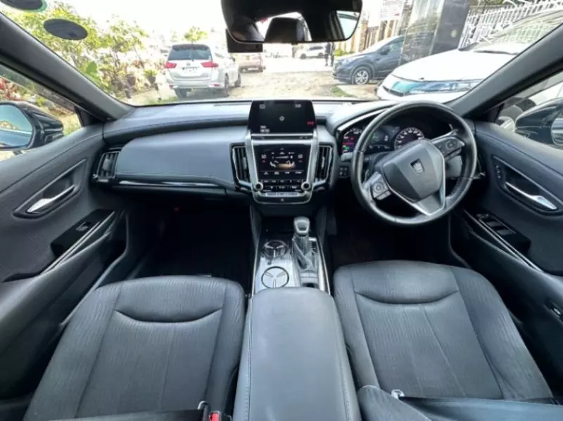 Toyota Crown   - 2018